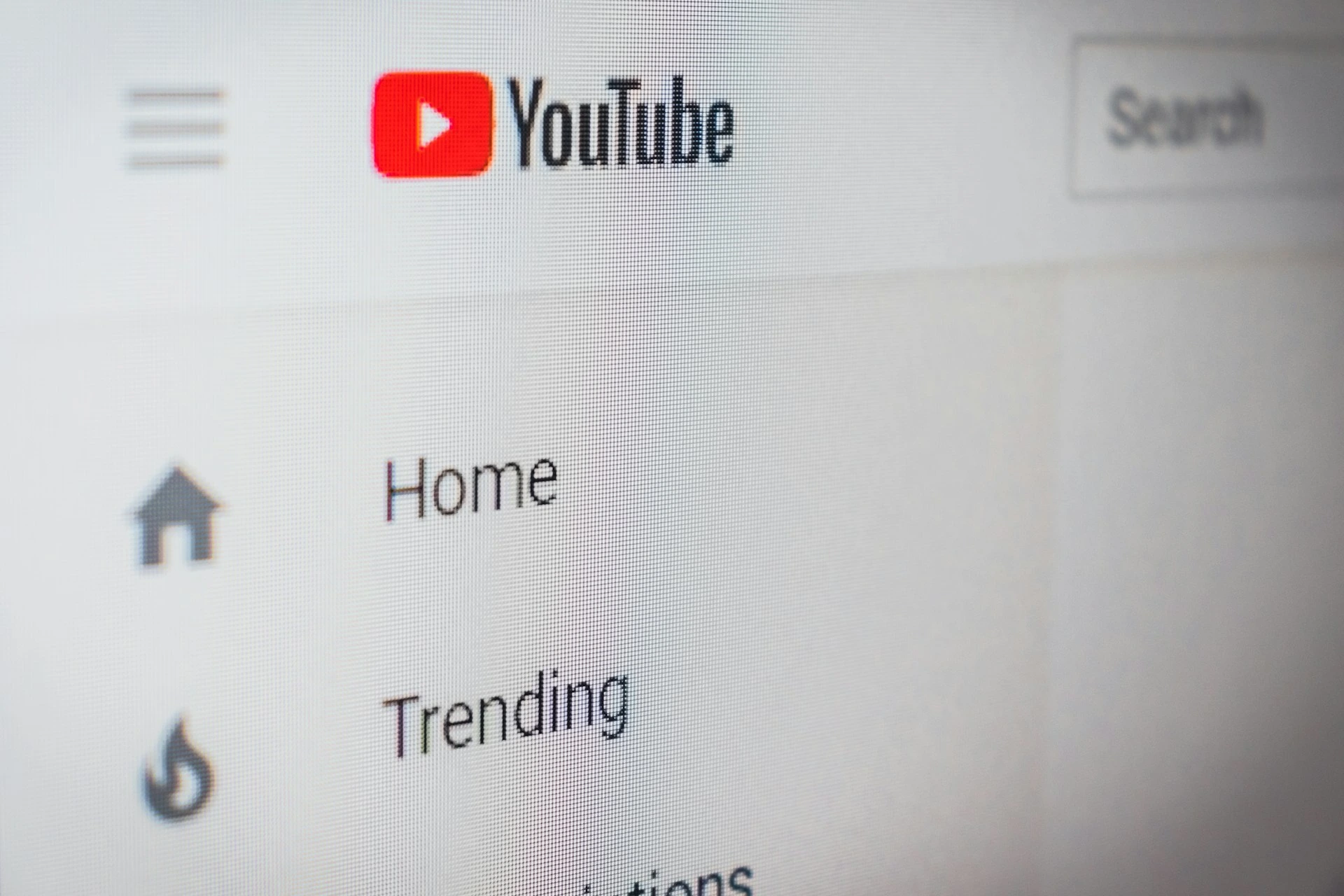 Nga Phạt Google Vì Nội Dung Trên YouTube Về Việc Đầu Hàng Quân Sự