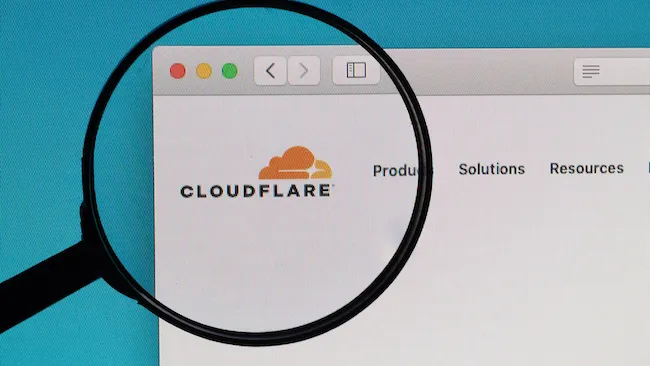 Mê cung AI: Công cụ mới của Cloudflare đánh lừa các máy tìm kiếm AI bằng các trang web giả