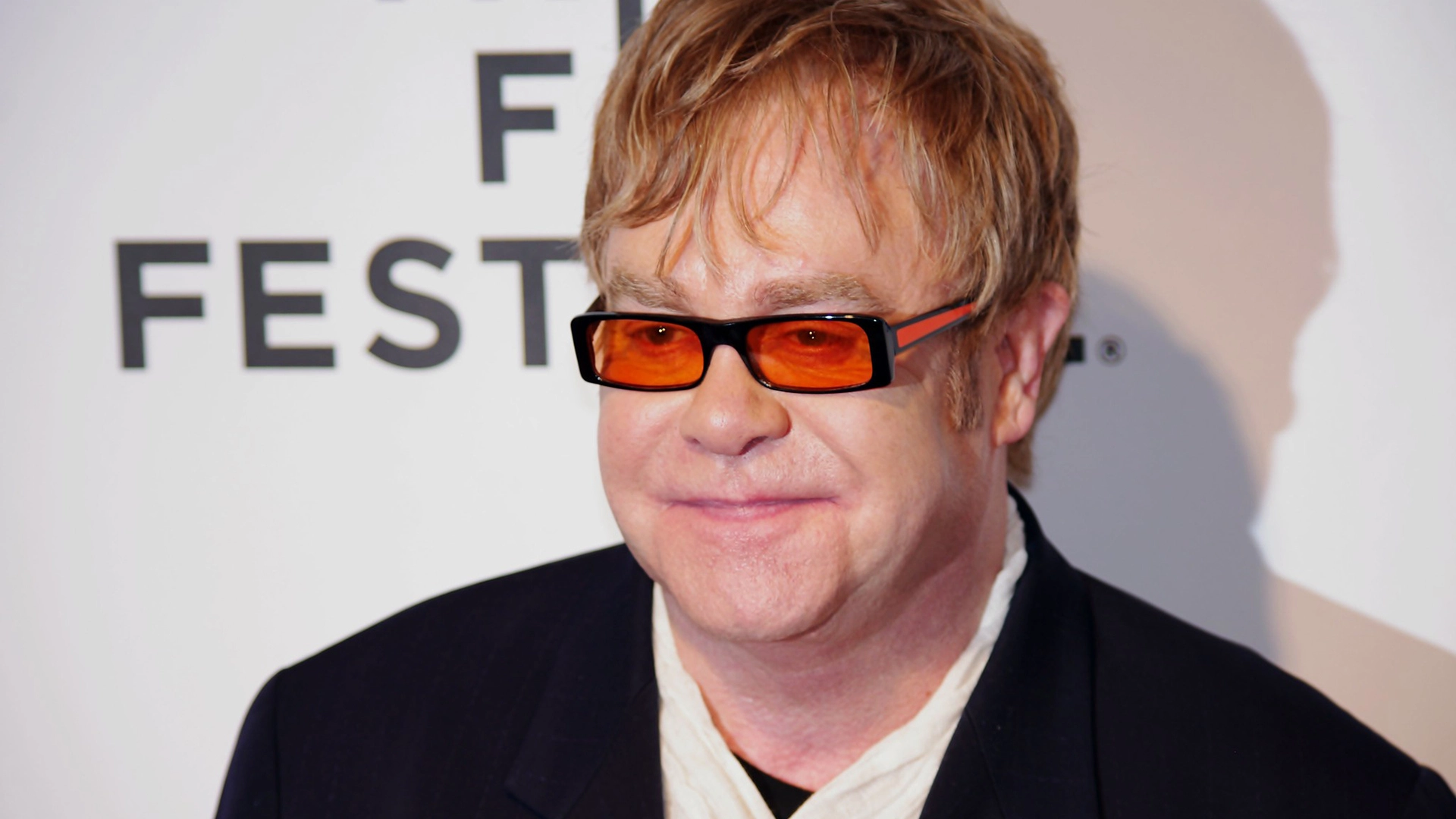 Nhiều Nghệ sĩ, Bao gồm Elton John, Lên án Kế hoạch Bản quyền AI của Anh