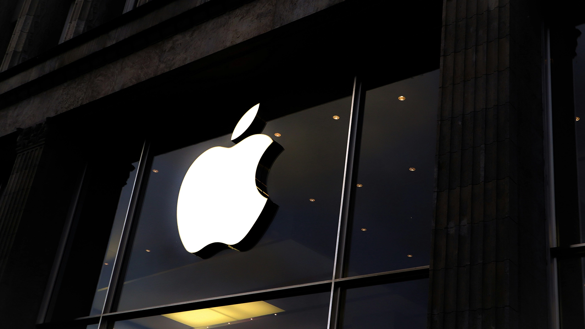 Apple Tăng Chi Ti&ecirc;u Cho Việc Ph&aacute;t Triển Tr&iacute; Tuệ Nh&acirc;n Tạo