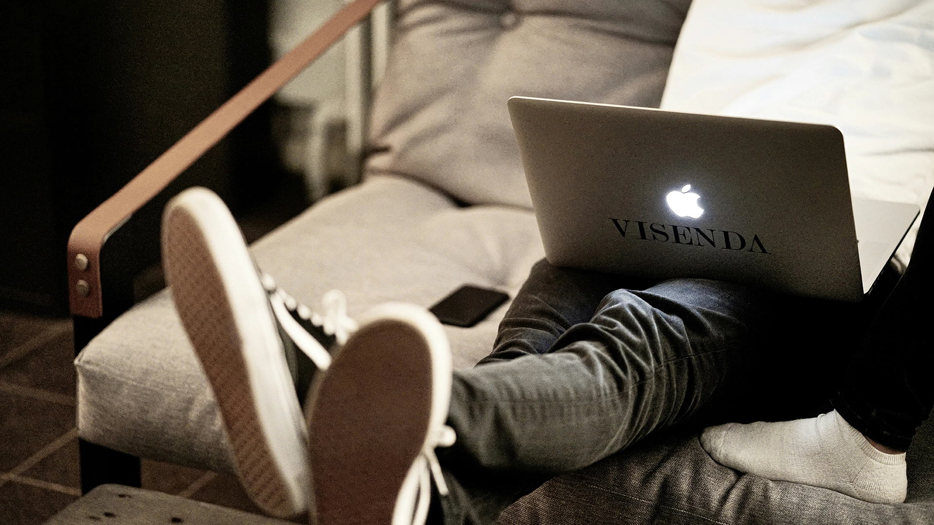 Luật X&aacute;c Thực Tuổi Đẩy Người D&ugrave;ng Tới C&aacute;c Trang Web Trực Tuyến Kh&ocirc;ng Được Quản L&yacute;